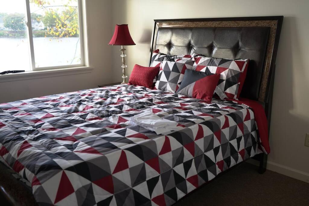 Queen Bed Beautiful Sunset W River View Fast Wifi Troy Exterior photo