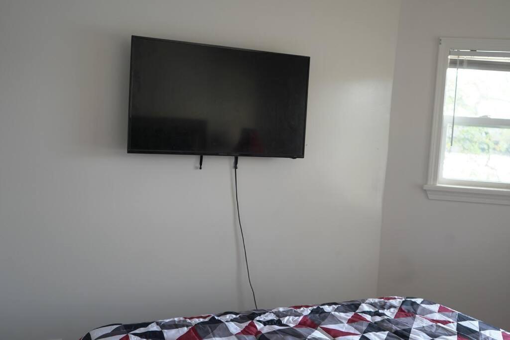 Queen Bed Beautiful Sunset W River View Fast Wifi Troy Exterior photo